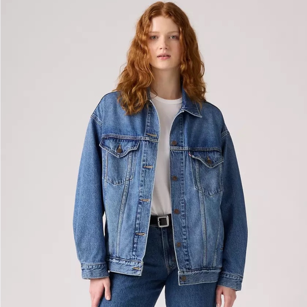 Levi's Women's trucker denim Jacket